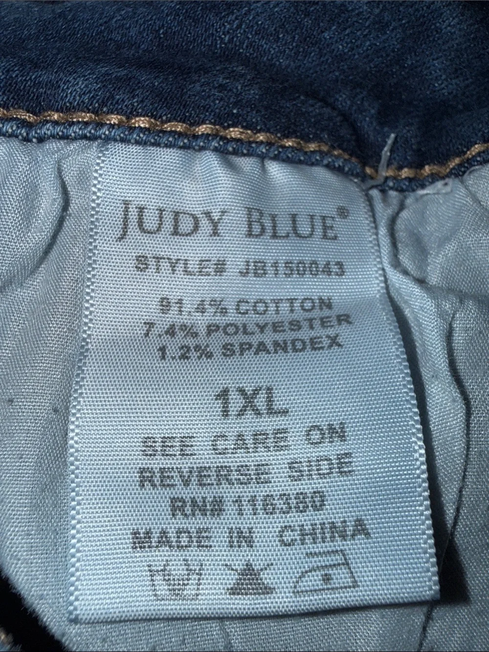 JUDY BLUE Denim Shorts - Medium Blue